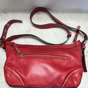Coach F12322 Convertible to Shoulder handbag